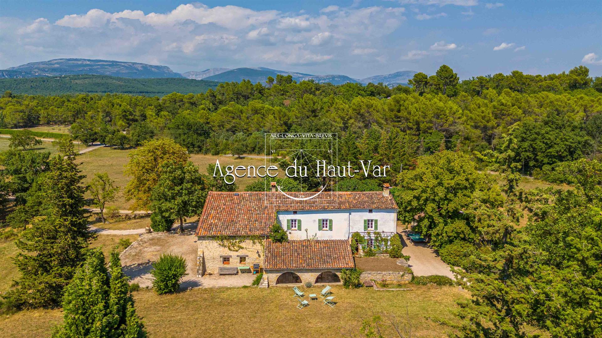 Maison à vendre, 372m², Tourrettes