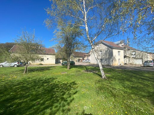 Maison 5 pièces 630 m² · à Vesoul · 630 m² · 632 750 €