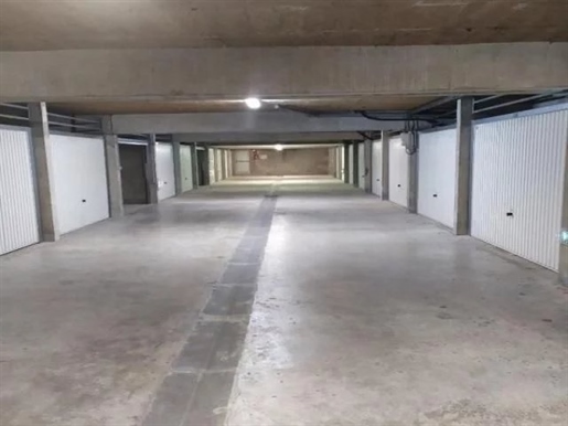 Parking 5 pièces 65 m² · à Saint-Cyr-sur-Mer · 65 m² · 160 000 €