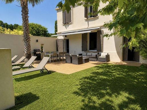 Maison 5 pièces 140 m² · à Villeneuve-lès-Avignon · 140 m² · 739 000 €