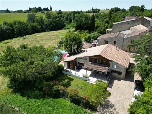 10 pièces 250 m² · à Duras · 250 m² · 455 800 €