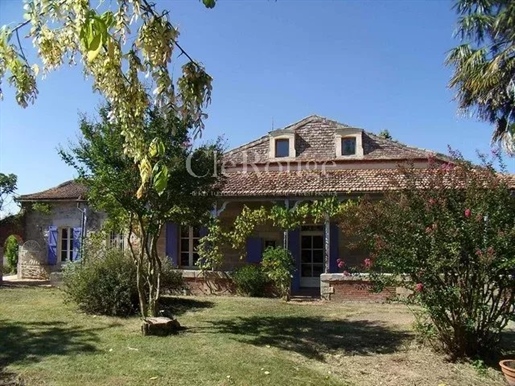 Maison 8 pièces 148 m² · à Duras · 148 m² · 243 800 €