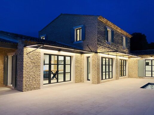 Maison 8 pièces 243 m² · à Gordes · 243 m² · 2 390 000 €