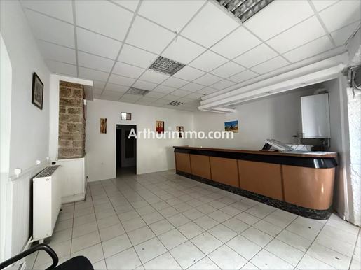 Local commercial 2 pièces · à Lons-le-Saunier · 74 000 €