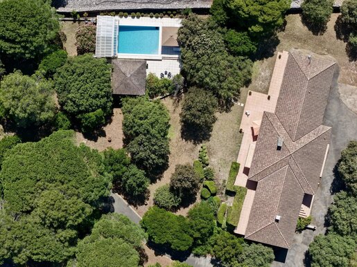 Maison 6 pièces 280 m² · à Nîmes · 280 m² · 1 650 000 €