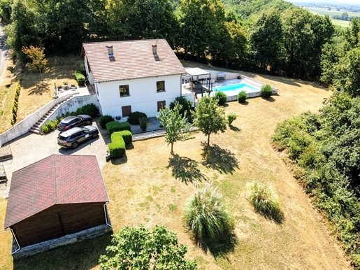 Zu verkaufen im Gers, Gebiet Marciac: Haus mit atemberaubendem Ausblick, 4 Schlafzimmer, superbe Pool, Terrassen, Garage und Möglichkeit zur Anlegung einer An annex oder eines Studios. Jetzt besichtigen!