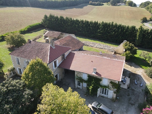 Maison 10 pièces 360 m² · à Jegun · 360 m² · 450 000 €