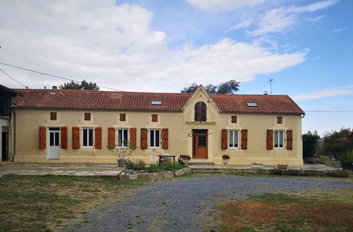 Maison 7 pièces 200 m² · à Buzon · 200 m² · 206 000 €