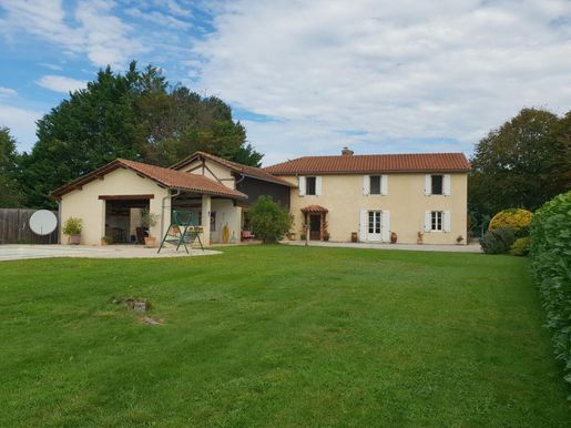 Maison 5 pièces 200 m² · à Duffort · 200 m² · 250 000 €