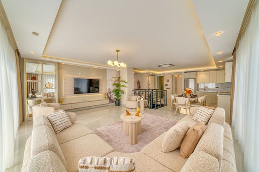Stunning Resale Property in a Prime Location