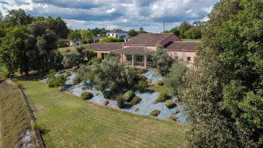 7 pièces 237 m² · à Sarlat-la-Canéda · 237 m² · 676 000 €