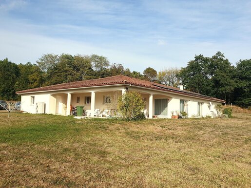 Maison 7 pièces 215 m² · à Église-Neuve-d'Issac · 215 m² · 299 000 €