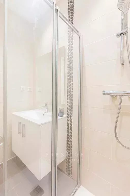 Appartement – Antibes, Centre Ville, Juan-les-Pins - Plus