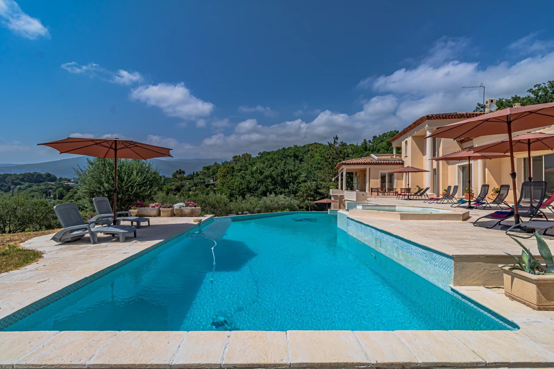 Maison à vendre, 373m², Châteauneuf-Grasse