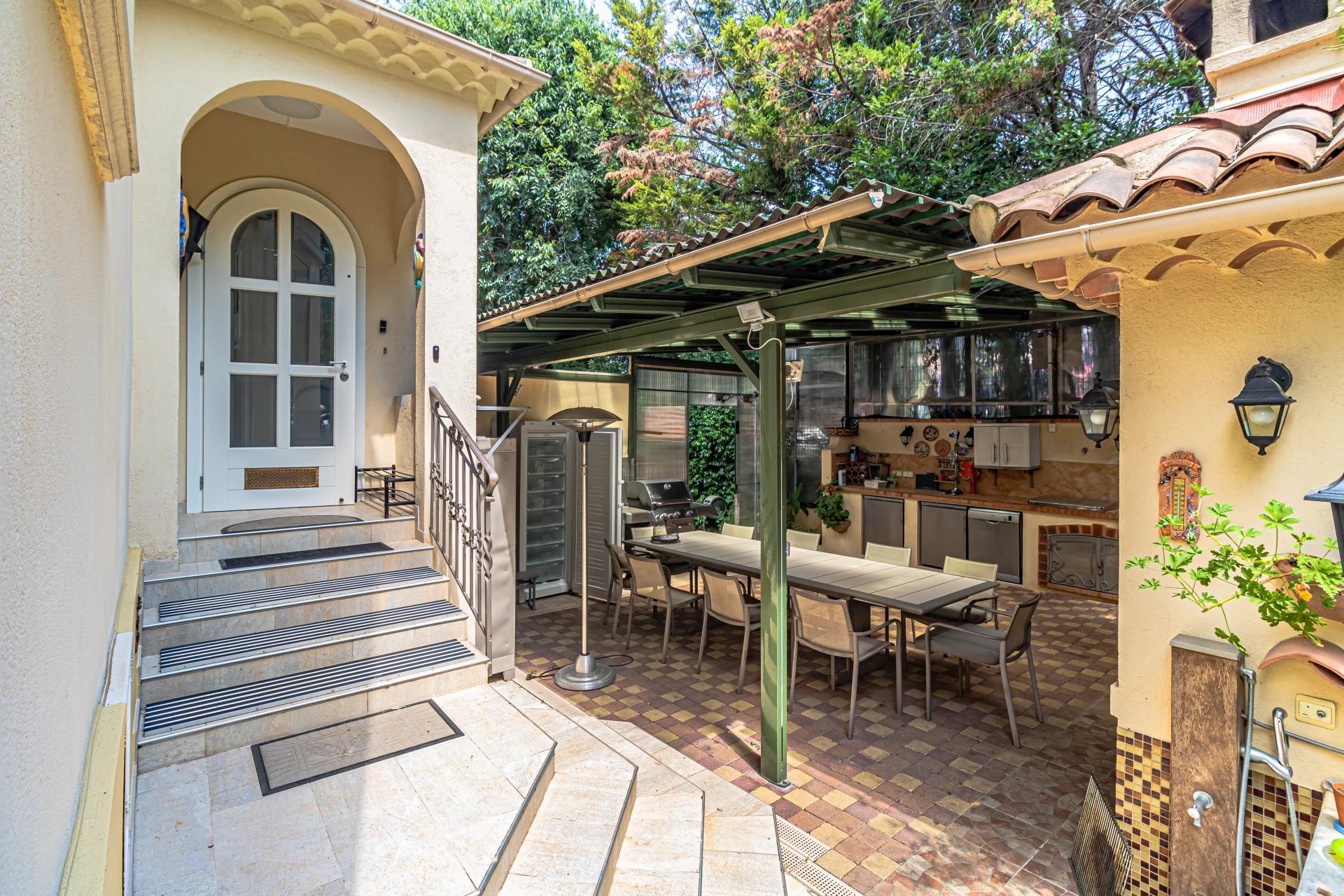 Cap d'Antibes, luxury house, 4 bedrooms, pool, garage, parkings - Vue 5