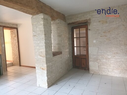 Maison 5 pièces 145 m² · à Angliers · 145 m² · 79 900 €
