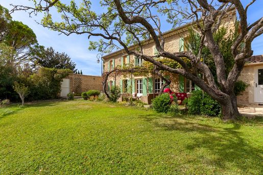 Maison 8 pièces 245 m² · à Courthézon · 245 m² · 882 000 €