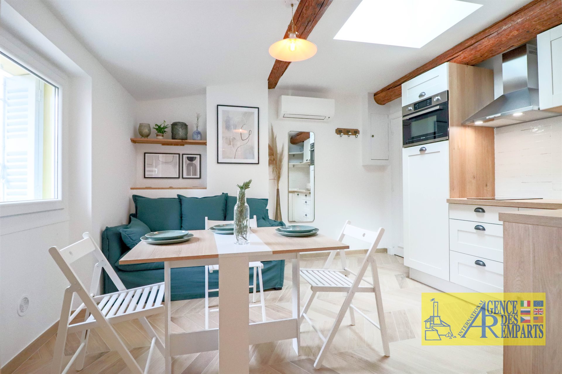 Charming studio in the heart of Old Antibes, a stone's throw from the Provençal Market