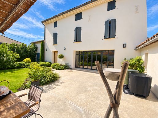 Maison 5 pièces 219 m² · à Pernes-les-Fontaines · 219 m² · 894 000 €