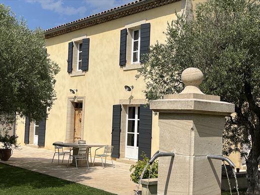 Maison 7 pièces 180 m² · à Venasque · 180 m² · 890 000 €