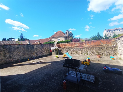 12 pièces 300 m² · à Fumel · 300 m² · 159 000 €