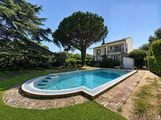 Maison 6 pièces 170 m² · à Saint-Saturnin-lès-Avignon · 170 m² · 549 000 €