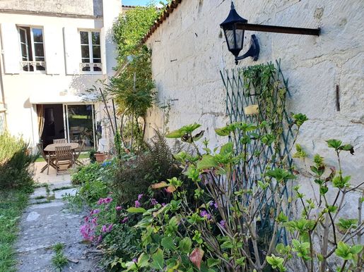 Maison 6 pièces 183 m² · à Saintes · 183 m² · 349 900 €