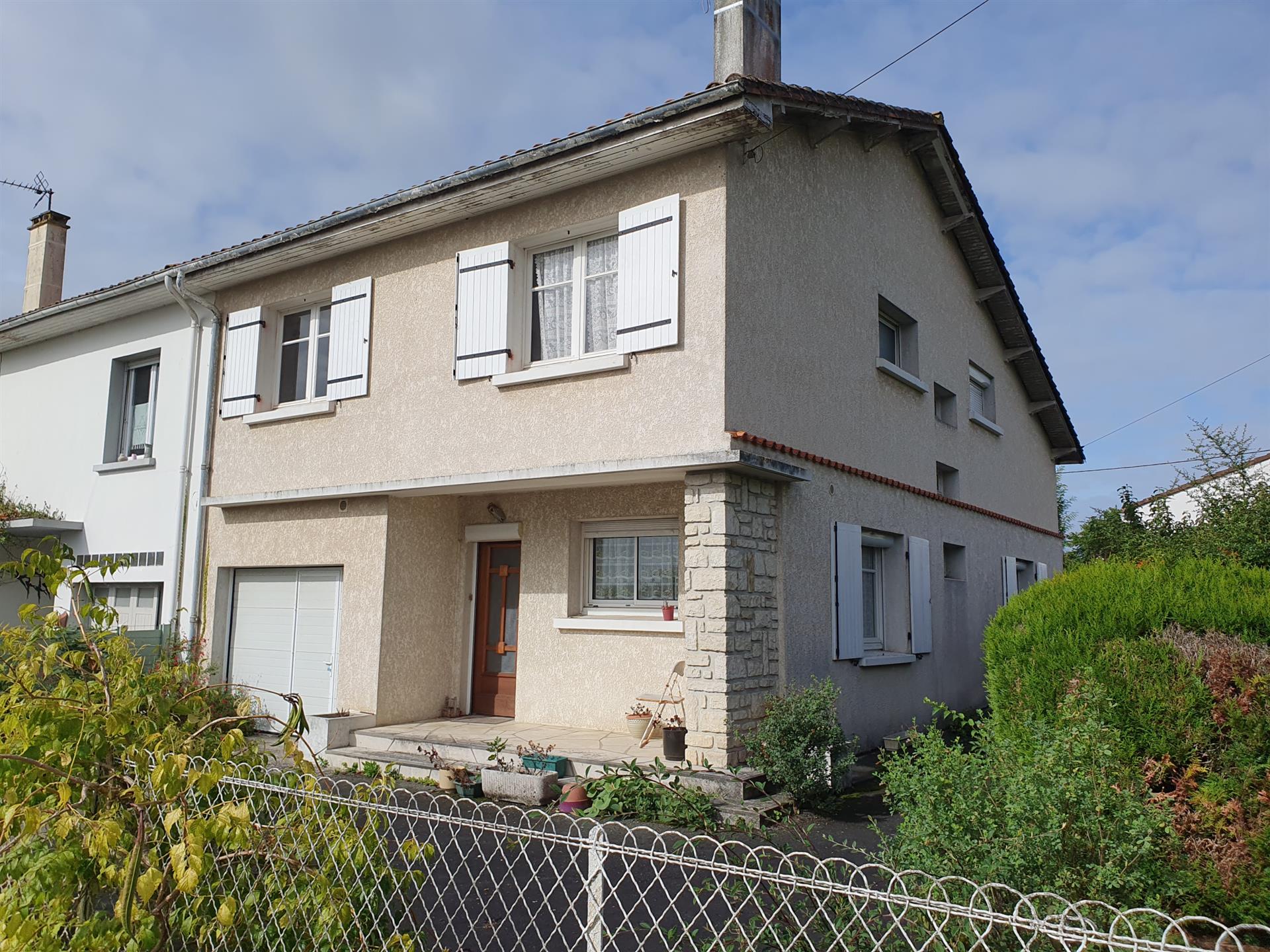 Maison à vendre, 134m², Saintes