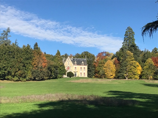 Maison 15 pièces 729 m² · à Mussidan · 729 m² · 1 700 000 €