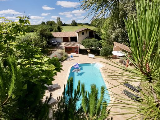 Maison 5 pièces 214 m² · à Labretonie · 214 m² · 370 000 €