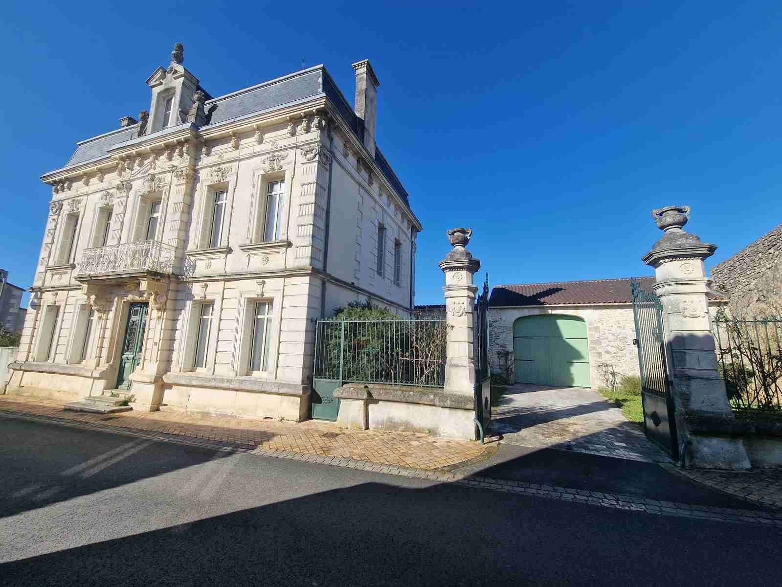 Maison à vendre, 331m², Mazion