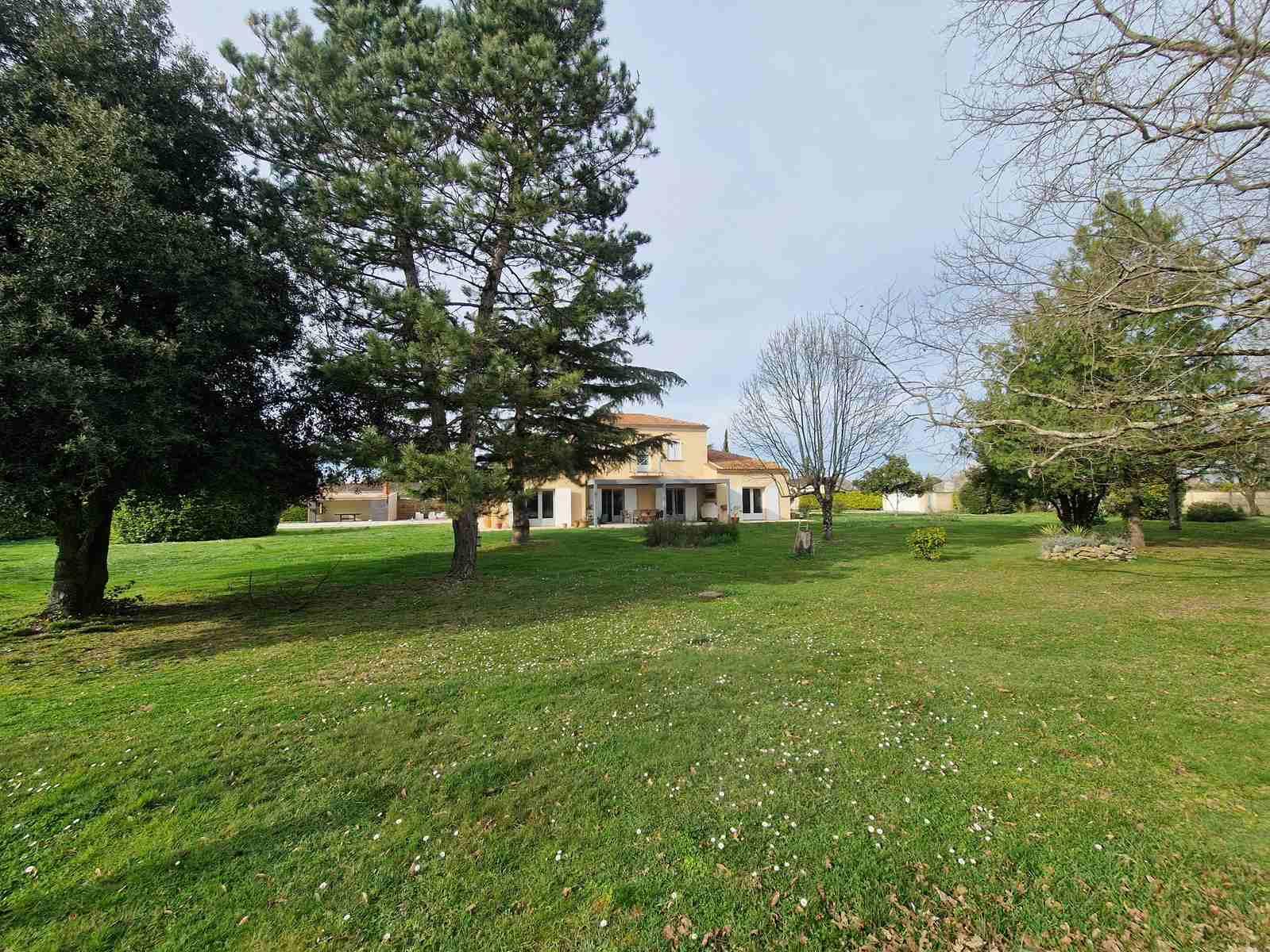 Maison à vendre, 255m², Saint-Seurin-de-Cursac