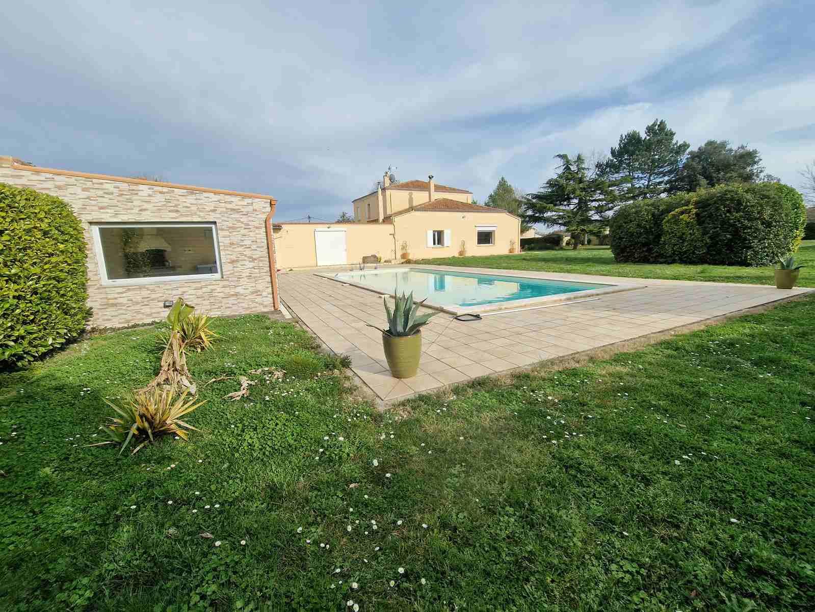 Maison à vendre, 255m², Saint-Seurin-de-Cursac