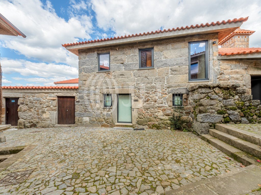 Quinta junto a margem do Rio Vizela, Felgueiras, Porto