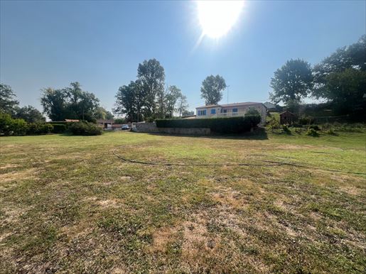 Terrain 1 pièce · à Sainte-Livrade-sur-Lot · 66 000 €