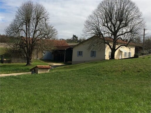Maison 4 pièces 112 m² · à Chalais · 112 m² · 151 000 €
