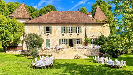 Maison 16 pièces 350 m² · à Montanges · 350 m² · 1 980 000 €