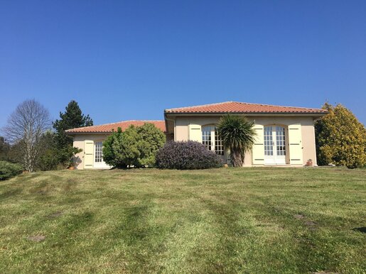 Maison 5 pièces 145 m² · à Plassac · 145 m² · 299 000 €