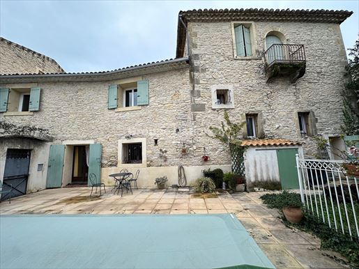 Maison 8 pièces 277 m² · à Langlade · 277 m² · 445 000 €