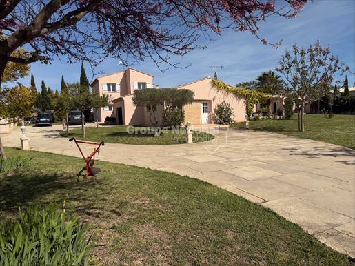 Maison 7 pièces 192 m² · à Clarensac · 192 m² · 650 000 €