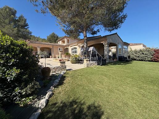 Maison 6 pièces 163 m² · à Caveirac · 163 m² · 649 000 €