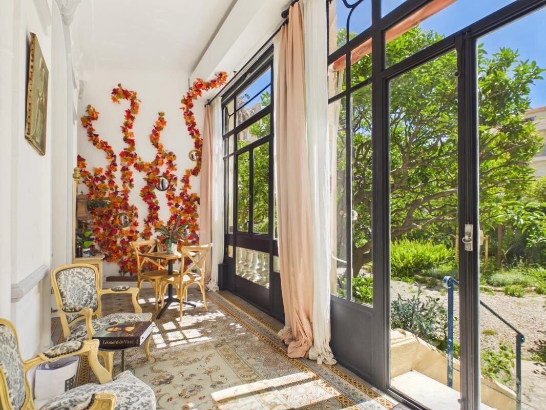 Character Loft, 66 m² – South-Facing Garden – Nice Palace Building