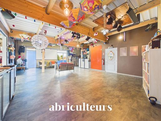 Local commercial 12 pièces 820 m² · à Tremblay-les-Villages · 820 m² · 698 995 €