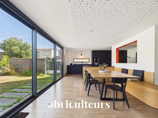 Maison 7 pièces 219 m² · à Rezé · 219 m² · 550 000 €