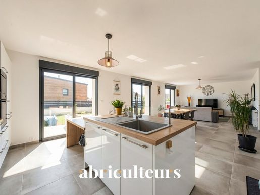 Maison 7 pièces 220 m² · à Couëron · 220 m² · 499 400 €