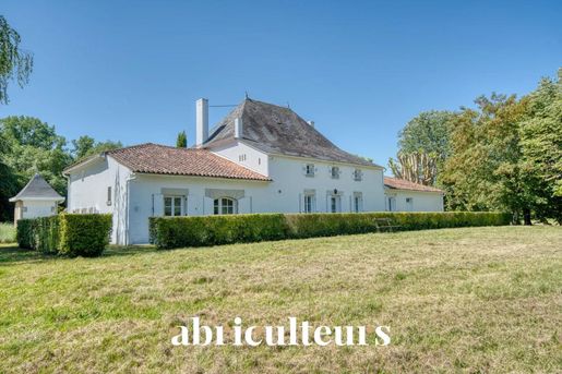 Maison 7 pièces 270 m² · à Saint-Laurent-de-Cognac · 270 m² · 599 000 €