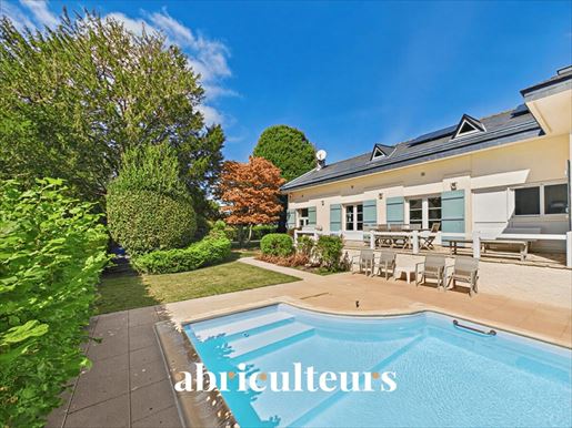 8 pièces 204 m² · à Orvault · 204 m² · 594 700 €