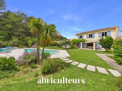 Maison 8 pièces 233 m² · à Rognes · 233 m² · 1 160 000 €