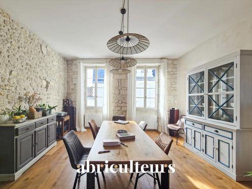 Appartement 6 pièces 182 m² · à Saintes · 182 m² · 298 995 €