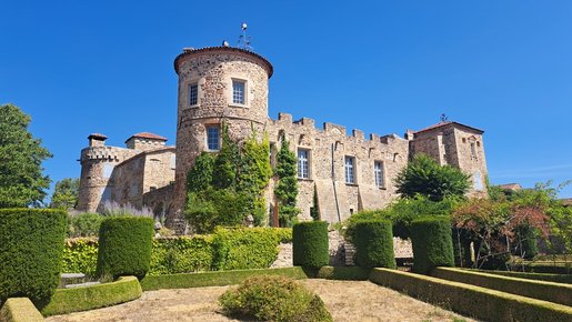 Maison 25 pièces 943 m² · à Yronde-Et-Buron · 943 m² · 2 730 000 €